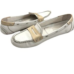 Banana Republic Loafers slip on flats white & tan women’s shoes size 6.5